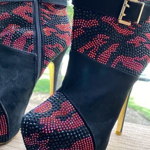 Pre-owned Platform 6” Heel Boot